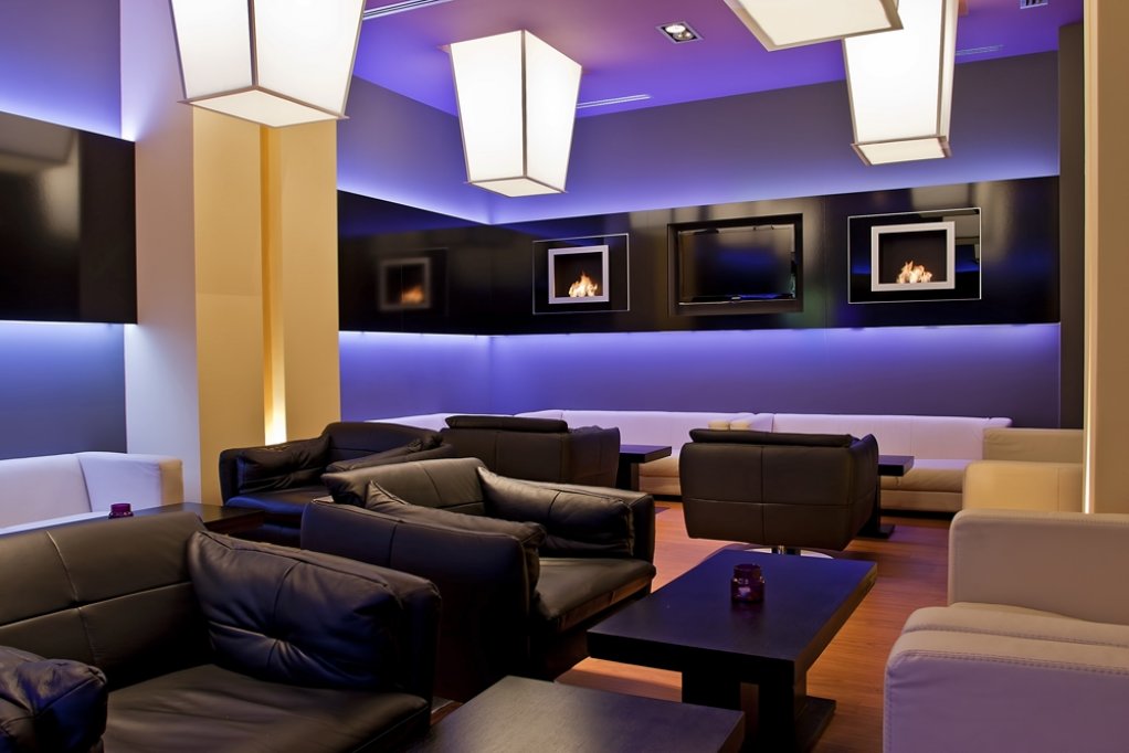 Pe 10 Martie ai intalnire cu Up26Band la Pose Cafe & Lounge!