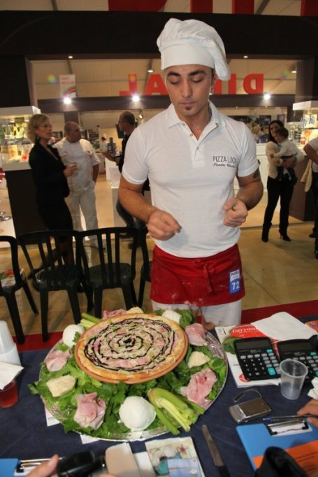 Turnul din Pizza la Bucharest Food Festival