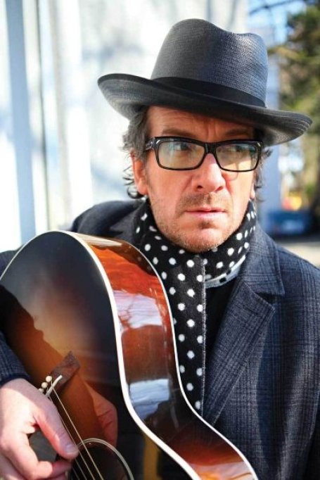 Elvis Costello in premiera in Romania, la Sala Palatului