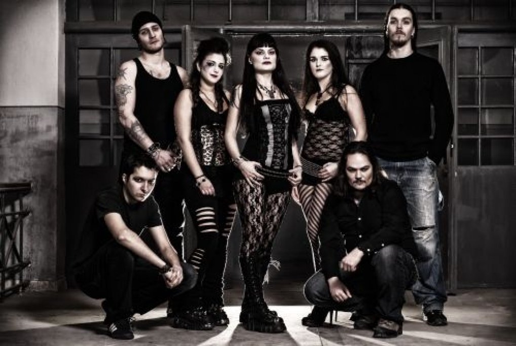 Tiarra canta in deschidere la Diary of Dreams