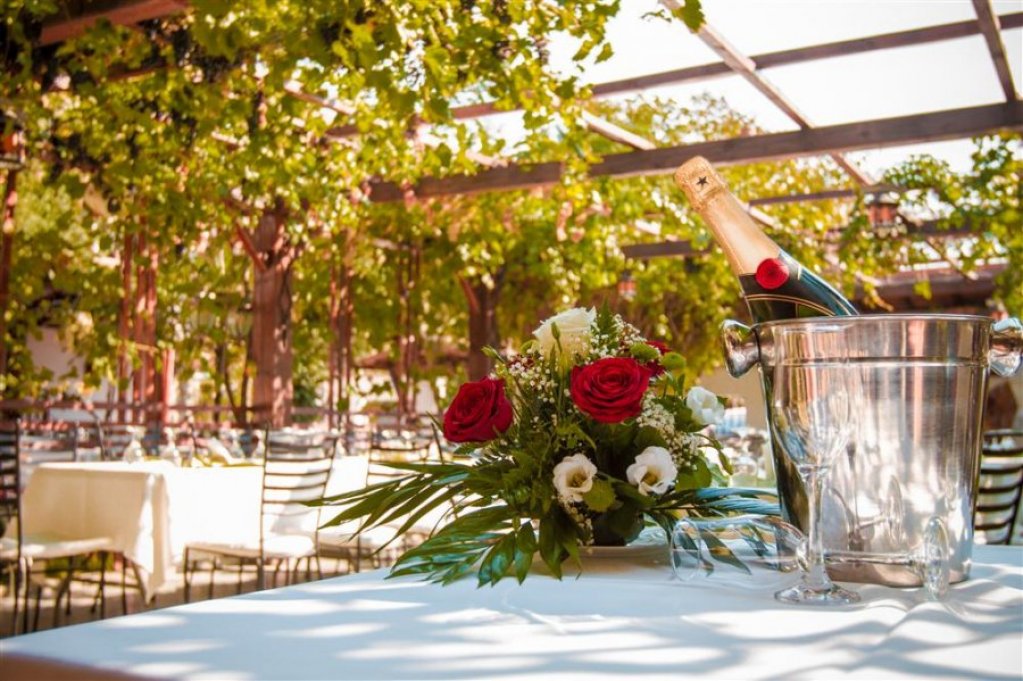 Restaurant La Cocosu Rosu Bucuresti