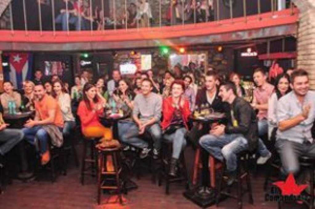 Stand Up Comedy la In Culise Comedy Club