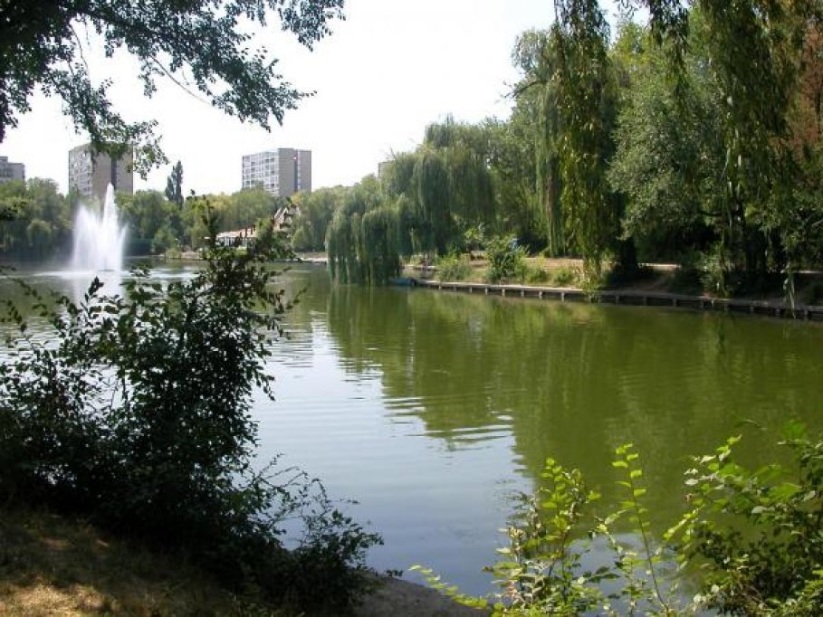 Parcul National (23 August)