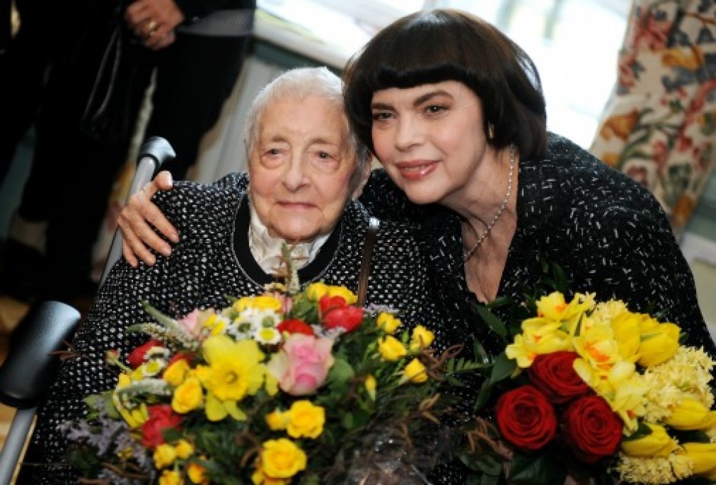 Mireille Mathieu pretentii de diva la concertul din Bucuresti