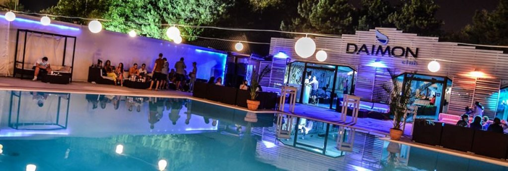 Singles party la piscina!