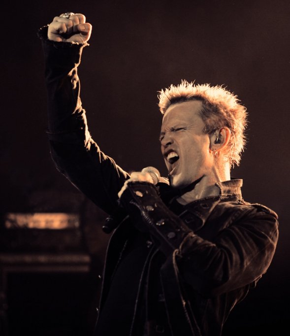 Billy Idol: biletele din fata scenei, epuizate