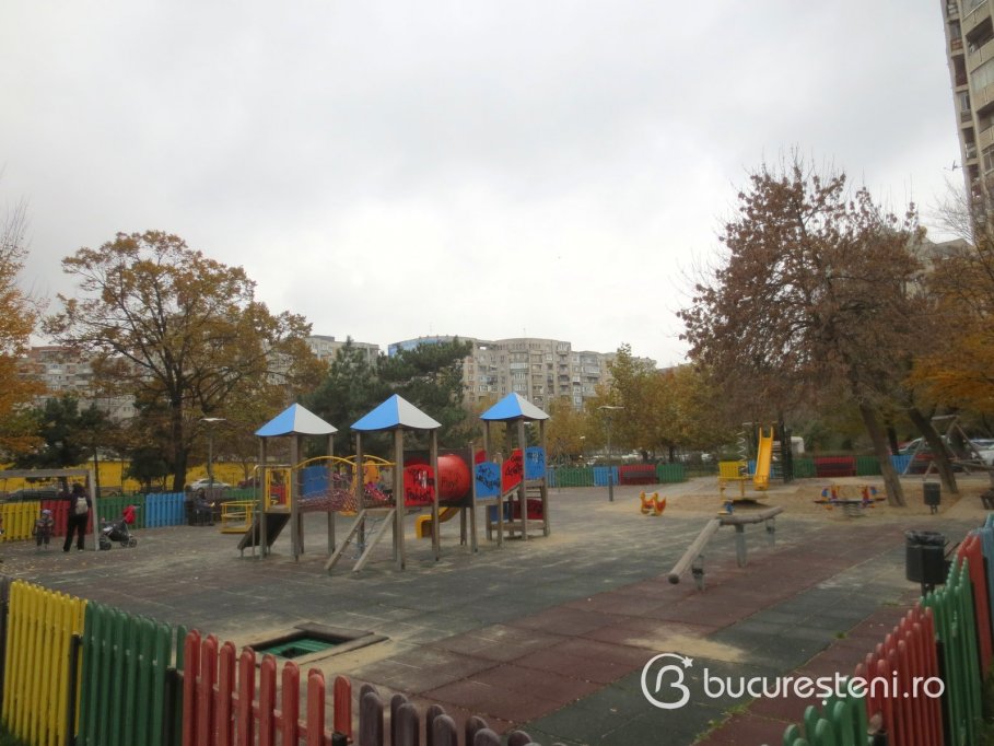 Loc de joaca - Parcul 9 Mai