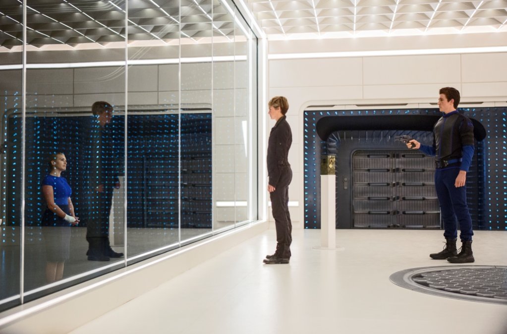 Insurgent: Decoruri tridimensionale de peste 5000 m2