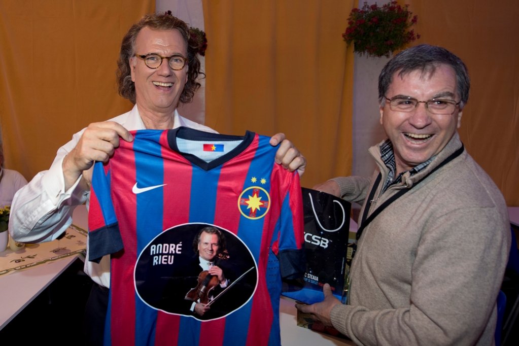 Andre Rieu, a primit un cadou special din partea echipei de fotbal Steaua Bucuresti