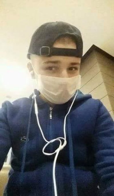 Viata unui adolescent premiant, bolnav de o forma rara de cancer, depinde de fiecare dintre noi