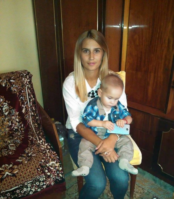 Strigatul de ajutor al mamei cu un copil nascut fara vedere