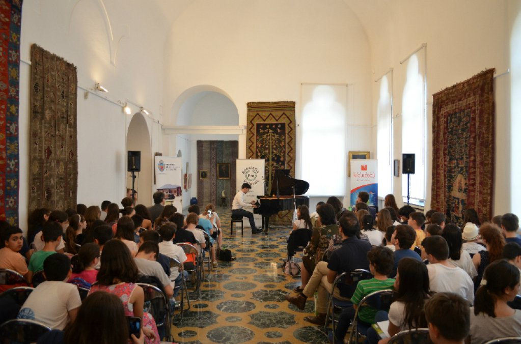 „Drumul spre celebritate” a debutat cu duelul claviaturilor