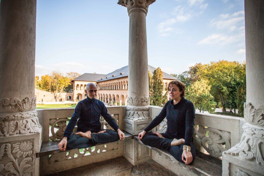 Cum poti deveni instructor international de yoga