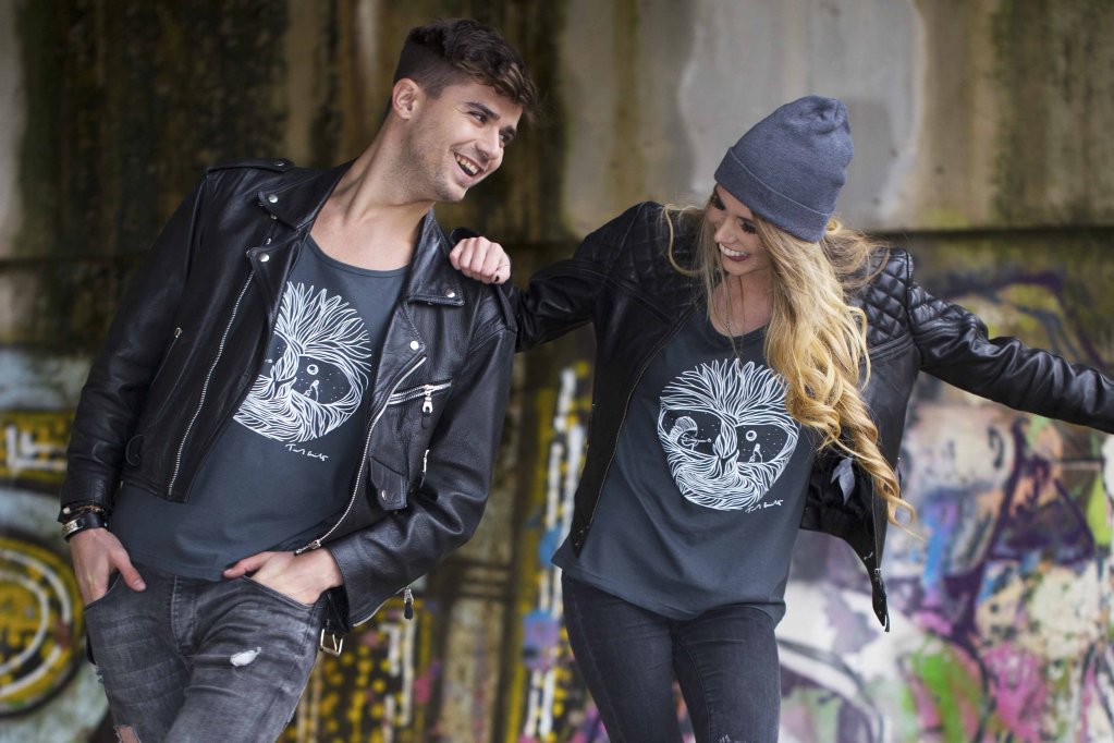 Tudor Chirilă şi Hard Rock Cafe Bucureşti lansează, în premieră, un tricou în scop caritabil