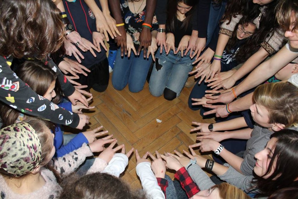 Activitati nonformale pentru elevi cu deficiente de auz prin program Erasmus