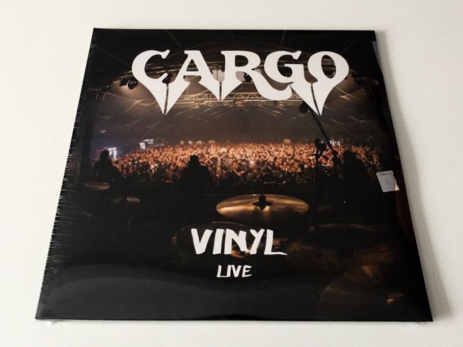 CARGO VINYL intrăîn colecţia Hard Rock Cafe București