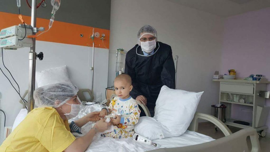 Zeci de mii de oameni au luptat alături de David, iar micuţul i-a răsplătit: a învins CANCERUL!