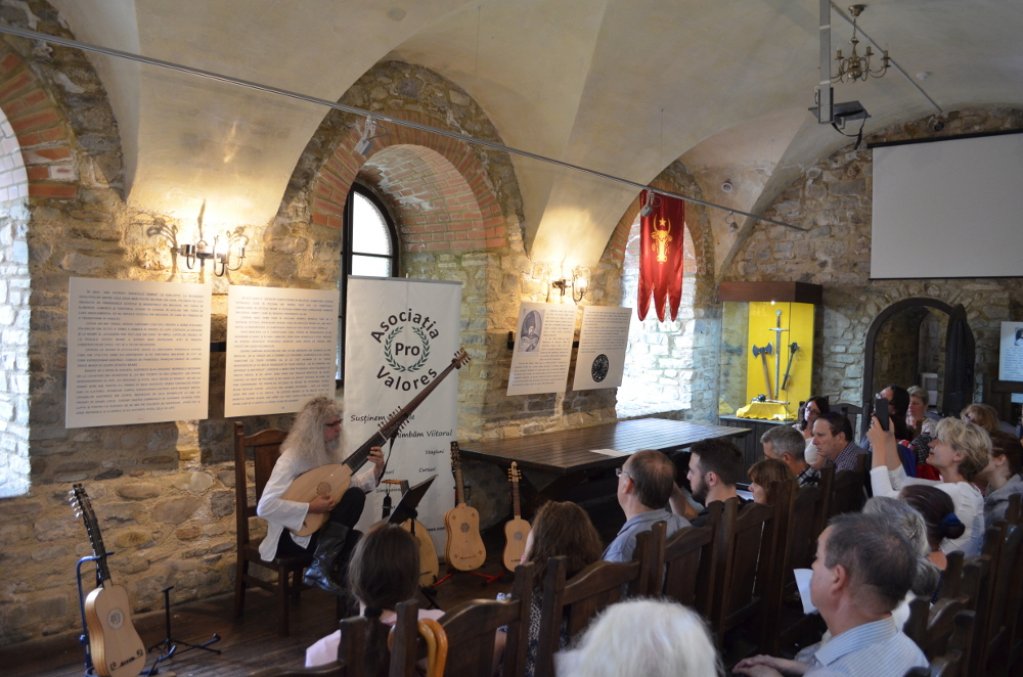 Periplu istoric la final - Turneul “Muzica în Palatele României”