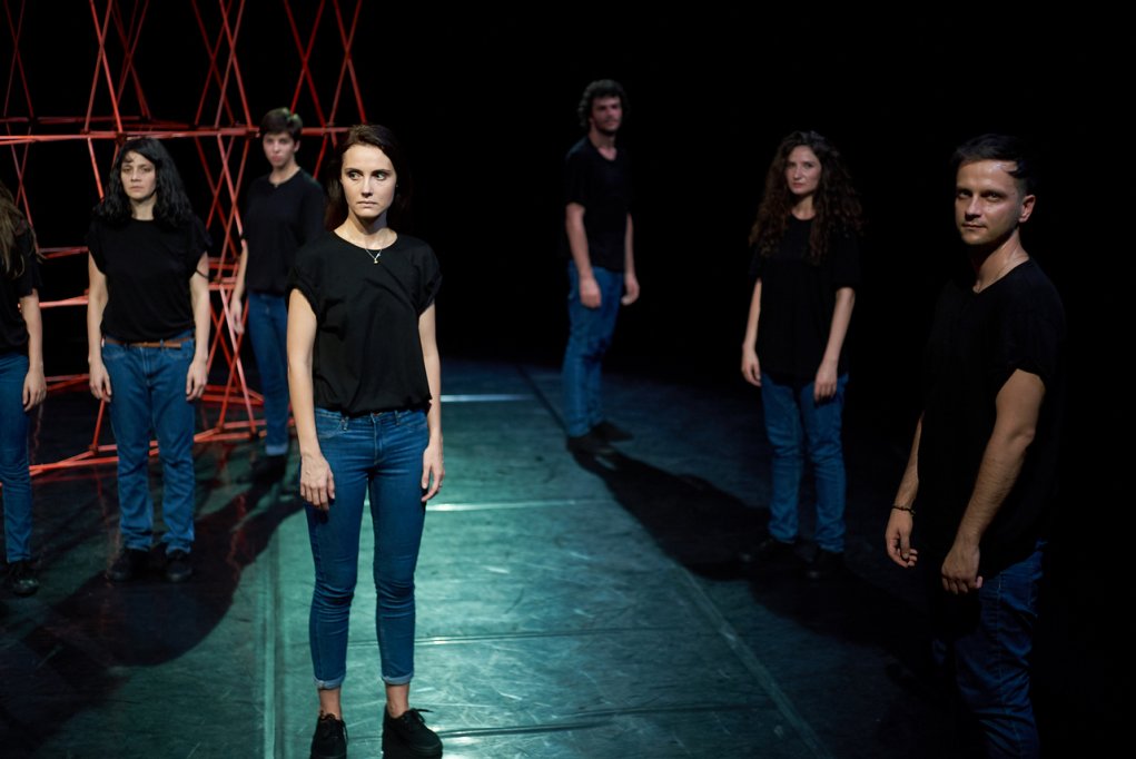 Teatru contemporan inspirat de povestea uneia dintre supraviețuitoarele dramei de la Colectiv