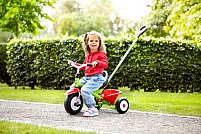 Dezvoltarea sanatoasa a copilului cu ajutorul tricicletei potrivite. Ofera-i celui mic posibilitatea de a face miscare!