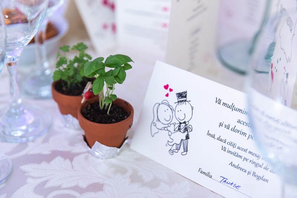 Avantajele si dezavantajele invitatiilor de nunta clasice si electronice