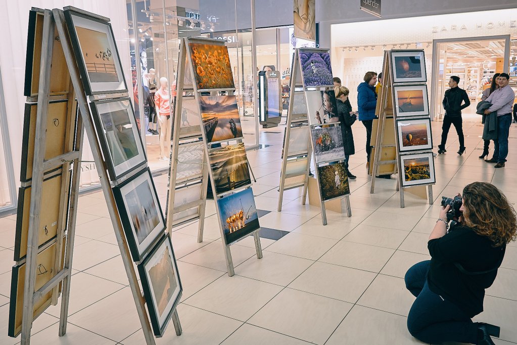 Vernisaj de fotografie pentru copiii cu autism