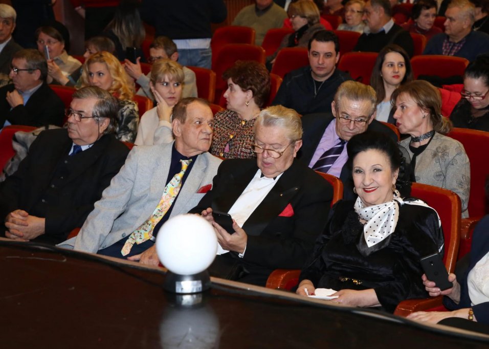 Gala SENIORILOR de 5 STELE – profesionalismul lor impune respect!