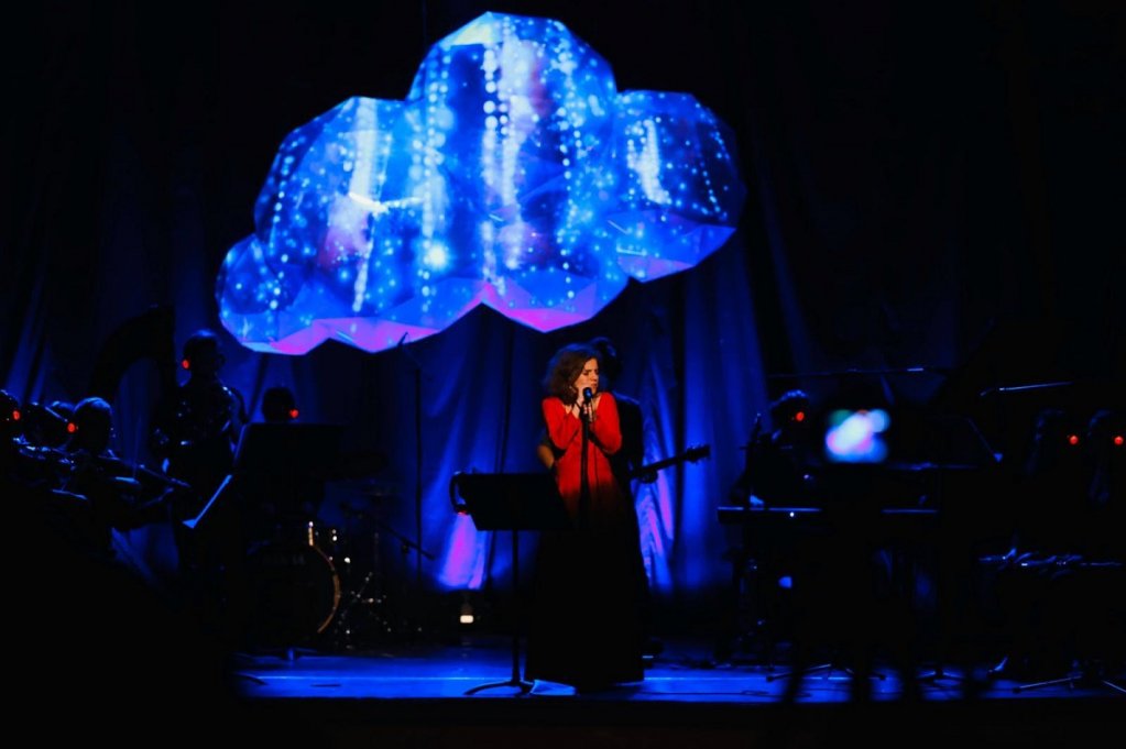 Oamenii se fac dor - un album despre identitate si regasire