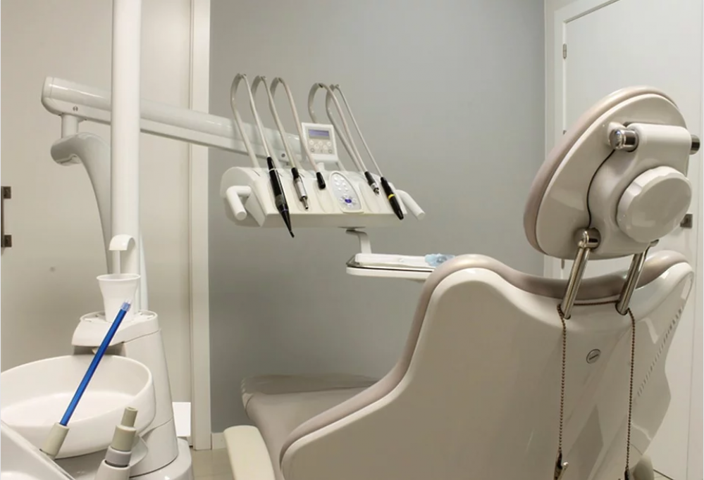 7 întrebări și răspunsuri despre implantul dentar