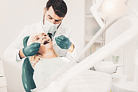 Lecția de stomatologie: ce este parodontoza și cum ne afectează dantura