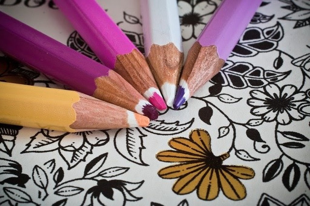 Carti de colorat pentru adulti care iti vor tine mintea ocupata si iti vor reduce anxietatea