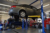 Revizia auto la un service autorizat sau în reprezentanță: avantaje și dezavantaje