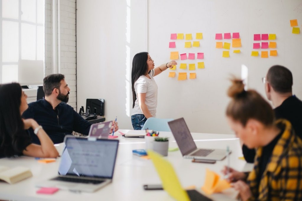Cum să te lupți cu barierele comunicării eficiente în Online Marketing?