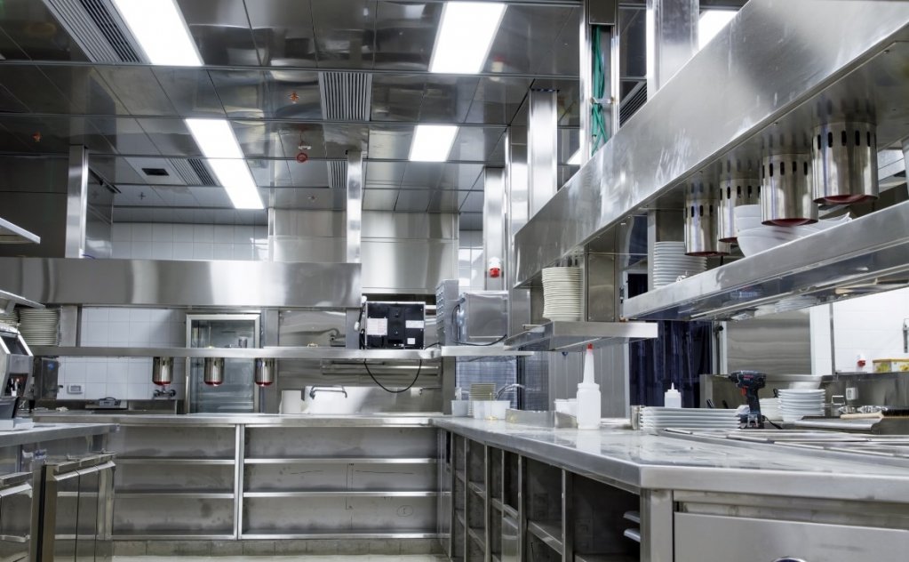 Structuri metalice şi cărucioare inox - calitate pentru afacerea ta