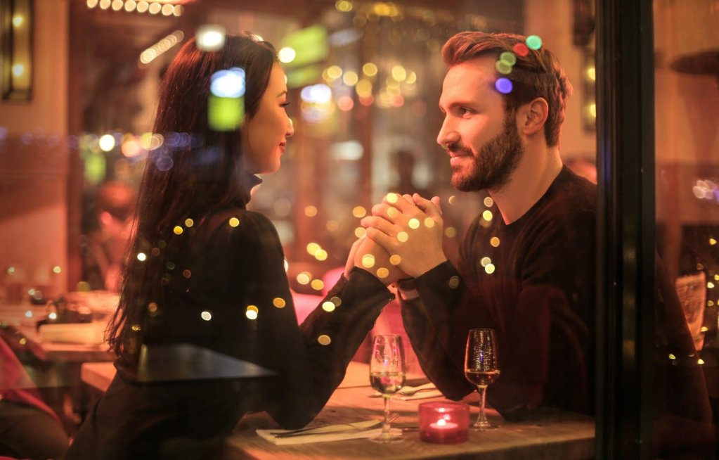 Cina romantică: 6 sfaturi de etichetă și vestimentație