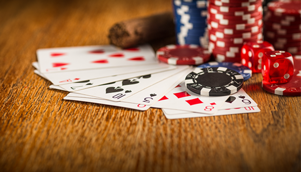 Poker Online Vs. Poker Offline - Care mediu oferă mai multă adrenalină?