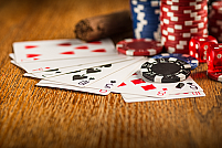 Poker Online Vs. Poker Offline - Care mediu oferă mai multă adrenalină?