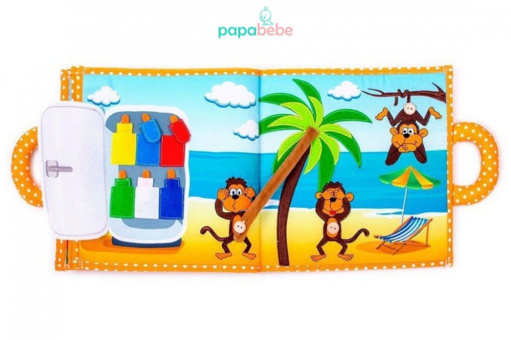Cum sa ajuti copilul sa se dezvolte cognitiv - carte senzoriala de la Papa Bebe este una din idei
