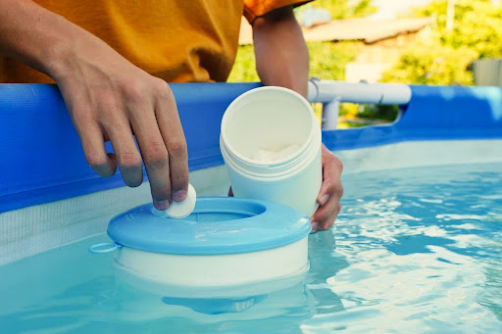 Apa din piscină - tratamente recomandate