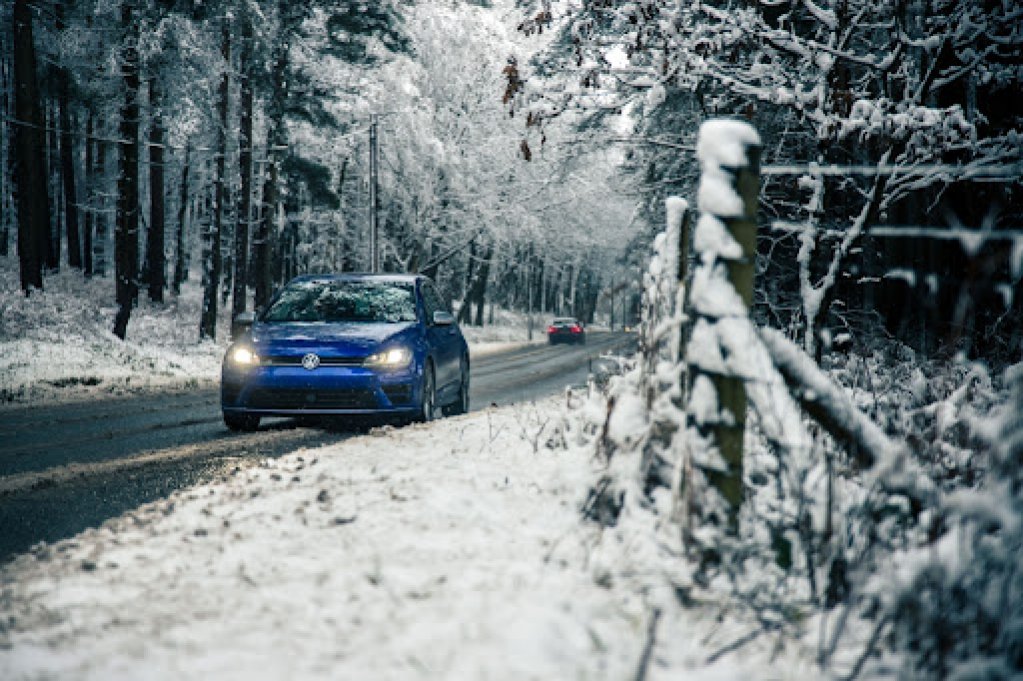 5 verificări necesare pentru orice șofer care pleacă la drum iarna