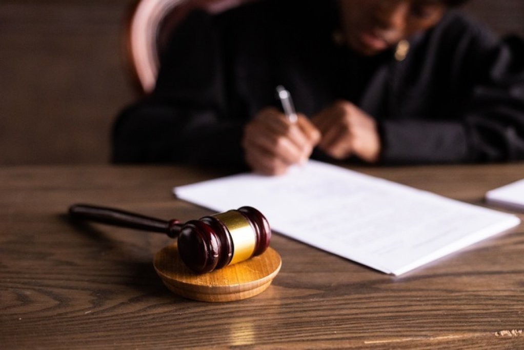 Informatii despre dreptul penal in Israel si alegerea unui avocat care sa ne reprezinte
