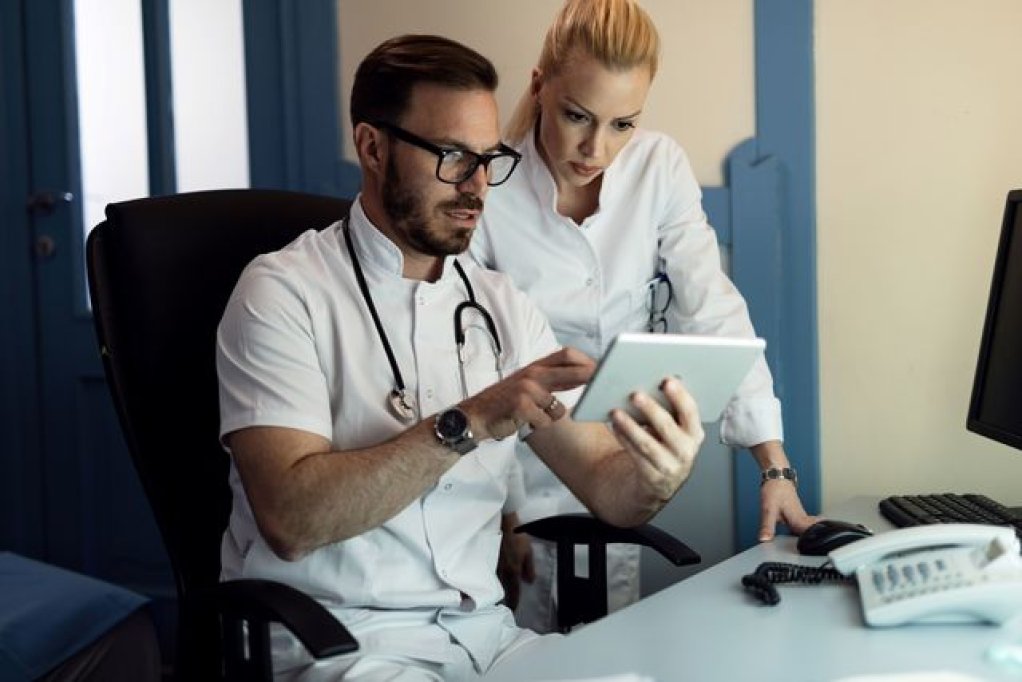 Cum își optimizează instituțiile medicale procesele care țin de activitatea financiară?