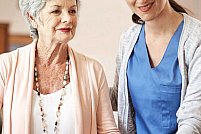 Află totul despre un cămin de îngrijire pentru bătrâni: ce trebuie să știi înainte de a lua o decizie?