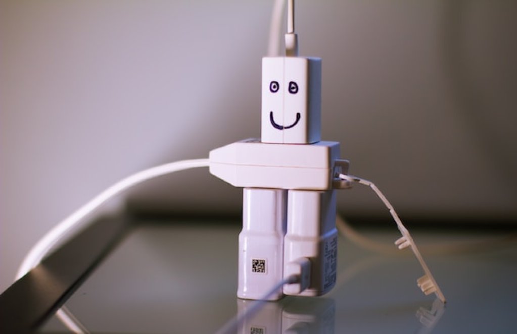 De ce este esențial să investești într-un încărcător de telefon de calitate