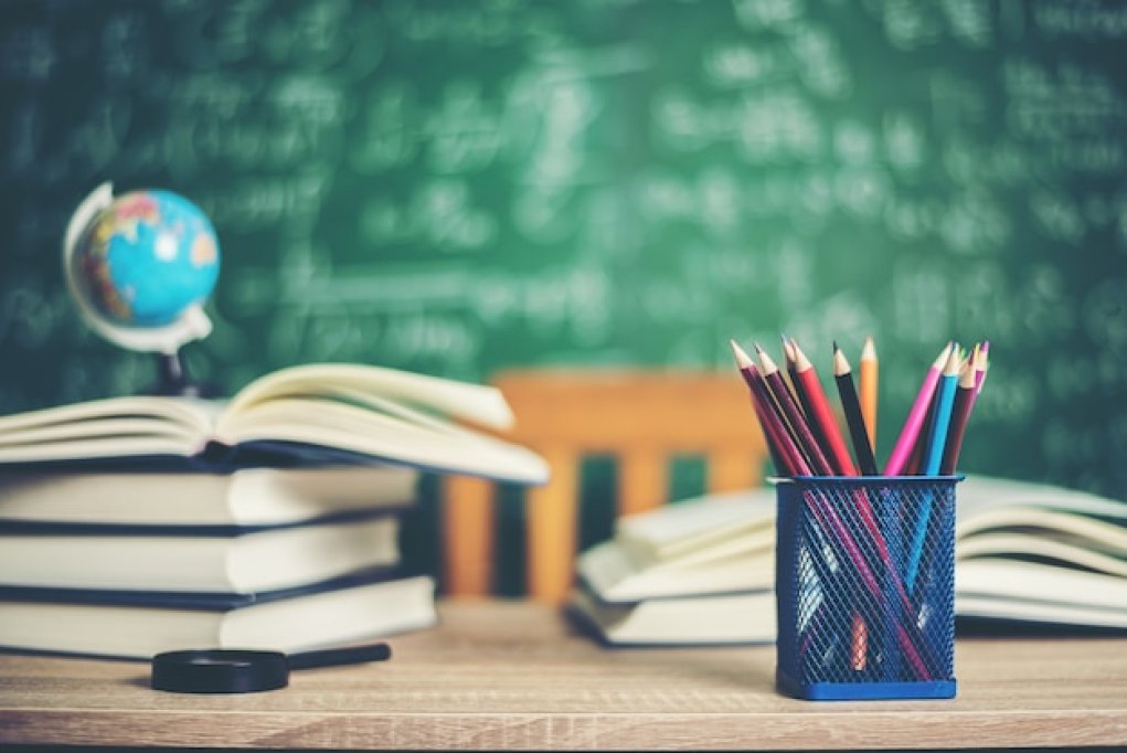 Ce rol au auxiliarele școlare și cum contribuie la dezvoltarea copiilor?