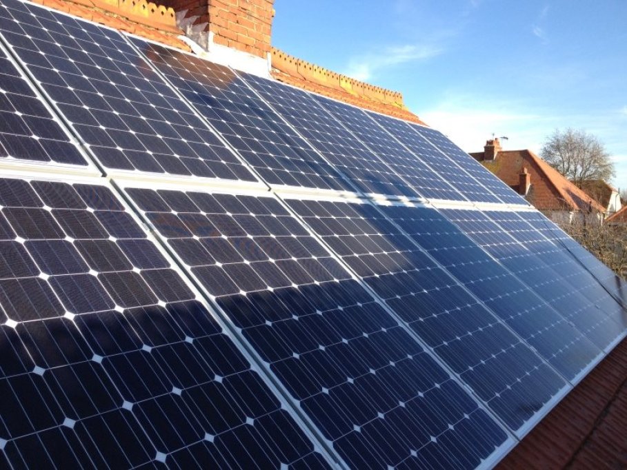Care este rolul unui controler solar într-un sistem fotovoltaic?