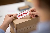 Mărfuri fragile: 4 sfaturi și metode de ambalare pentru livrări sigure