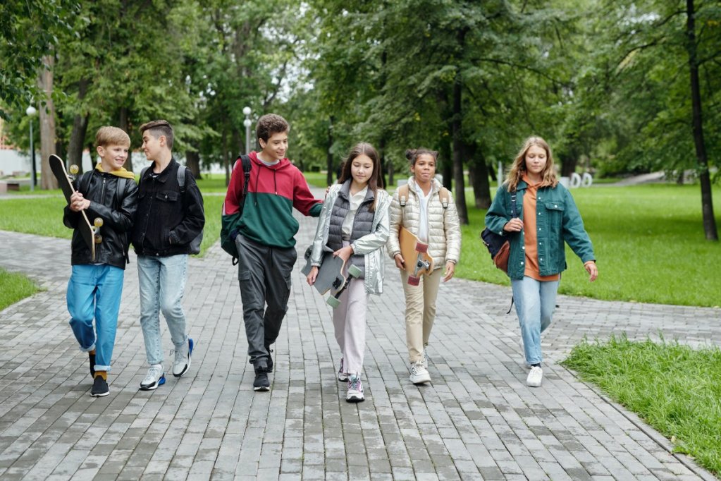 Cum sa educam juniorii pregatiti pentru viitor fara a pierde esenta umana? Rolul cursurilor pentru copii