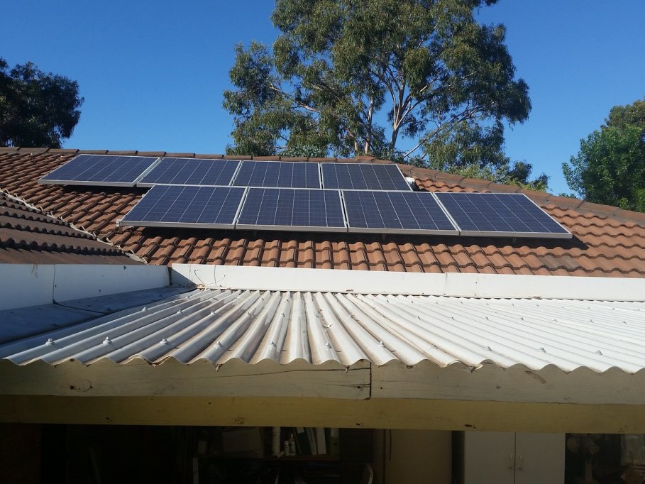 4 avantaje ale panourilor solare cu apă caldă
