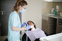 Un nou inceput, indiferent de varsta: cum te ajuta tratamentul cu implant dentar?